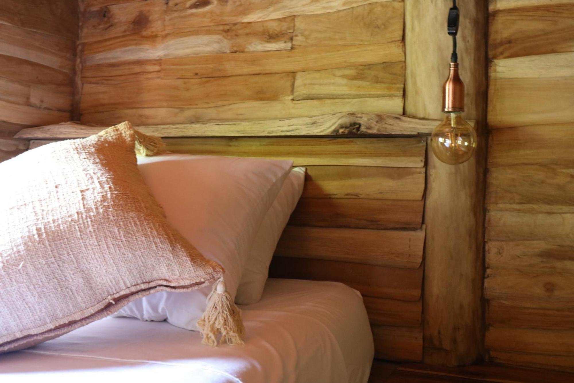 Roots Tree House Villa Uluwatu  Room photo